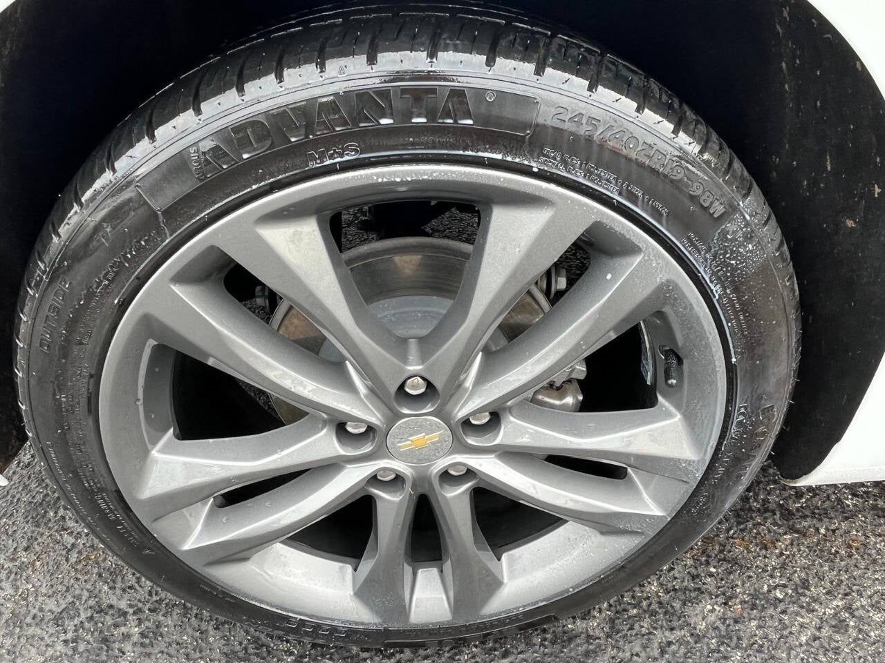 Vehicle image 32 of 45