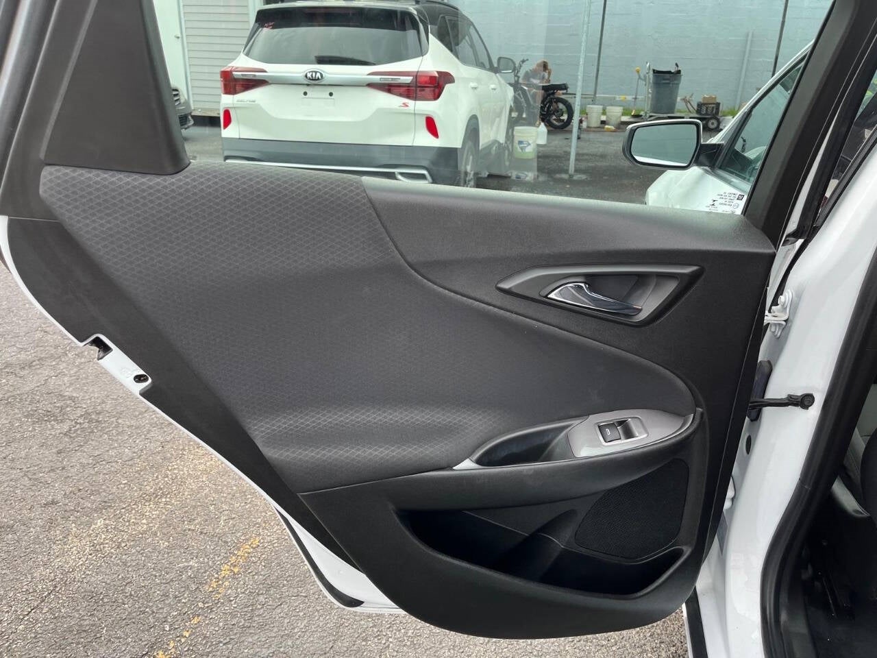 Vehicle image 21 of 45