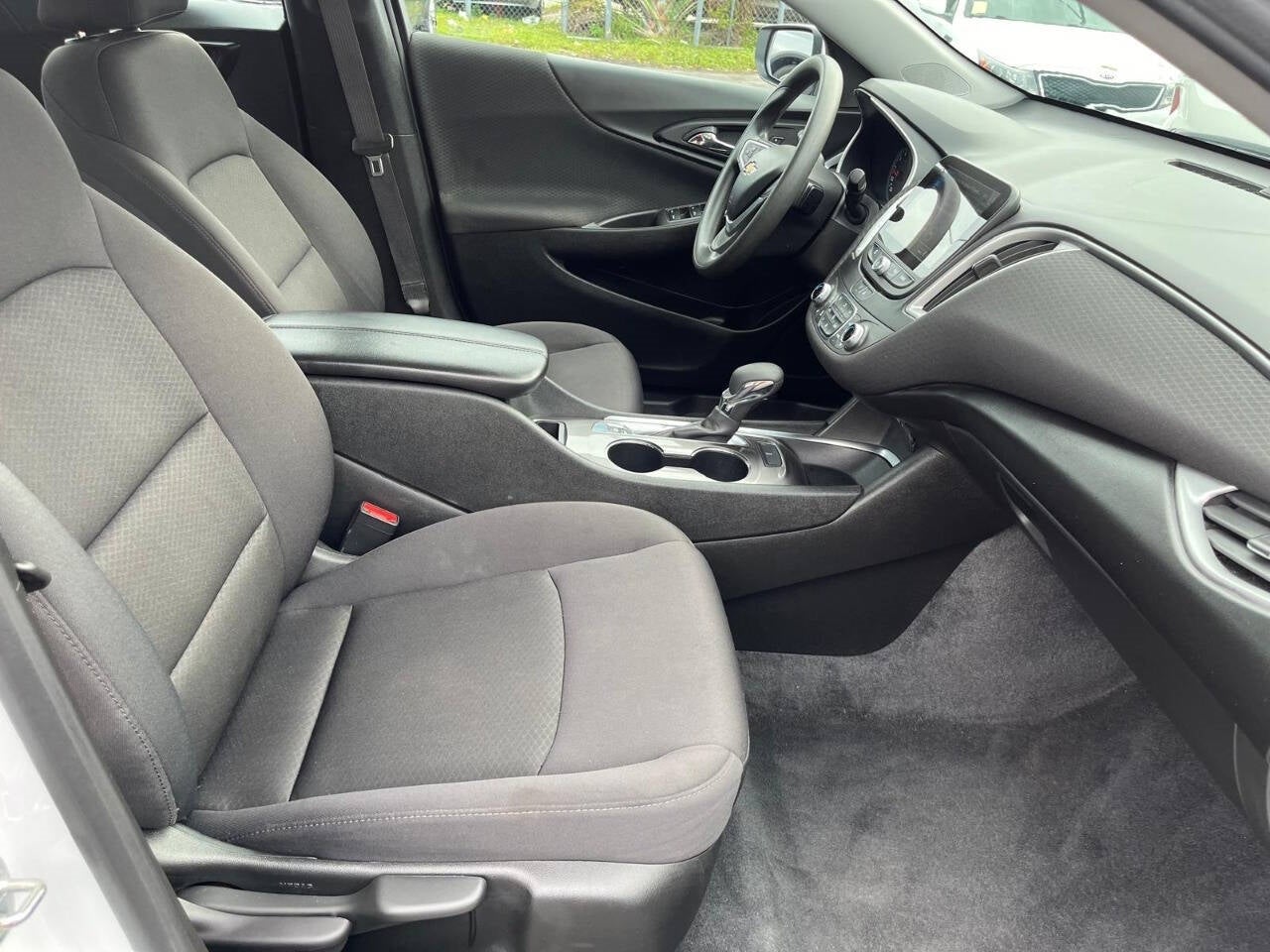 Vehicle image 25 of 45