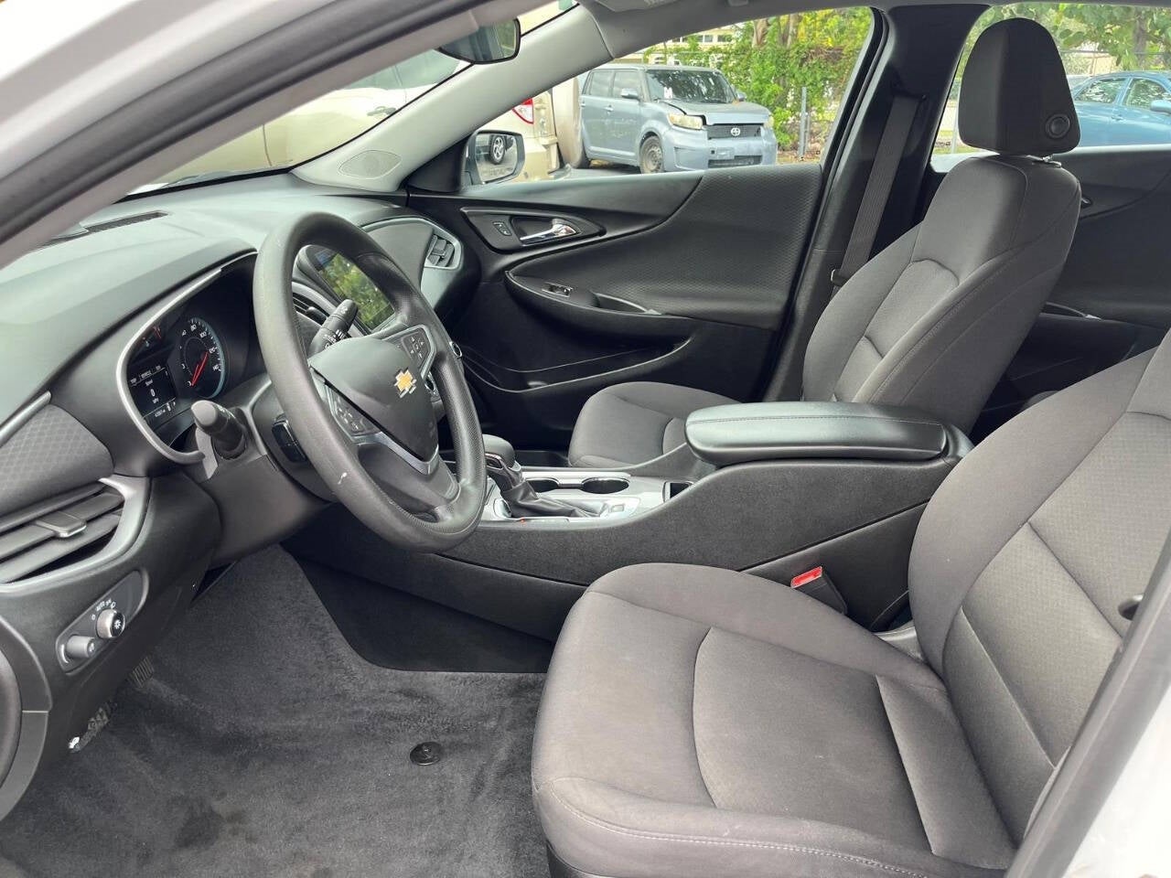 Vehicle image 17 of 45
