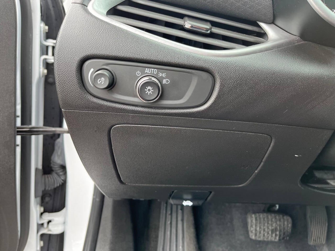 Vehicle image 34 of 45
