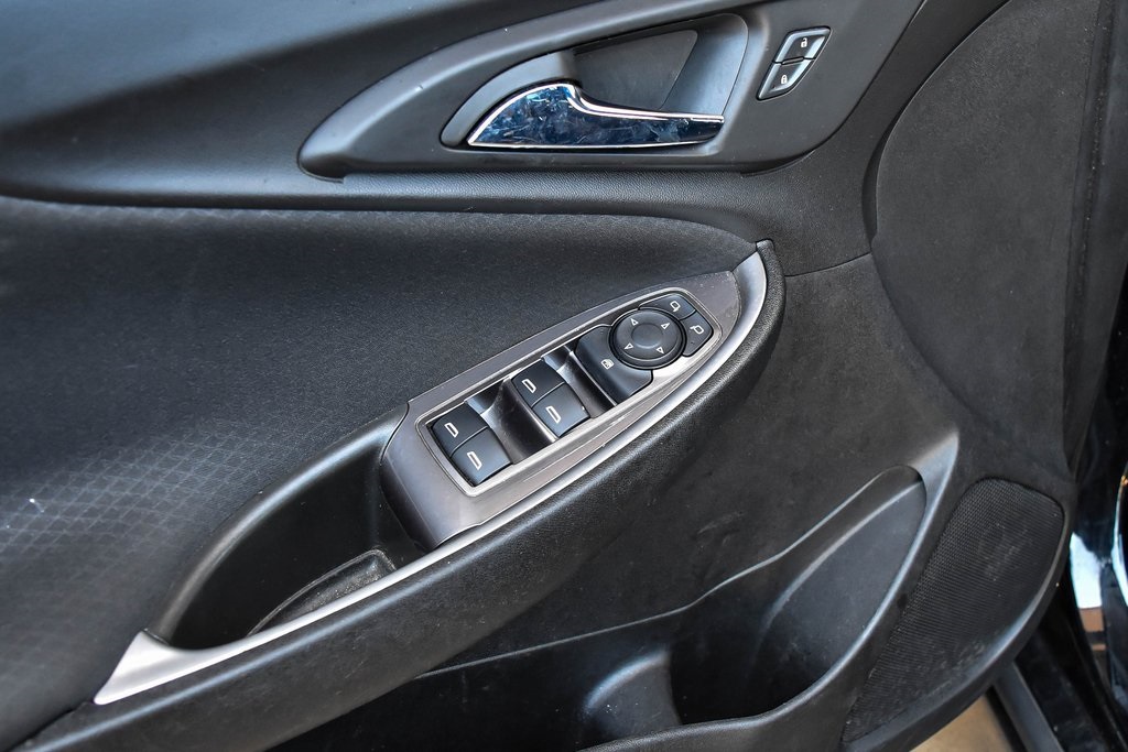 Vehicle image 21 of 38
