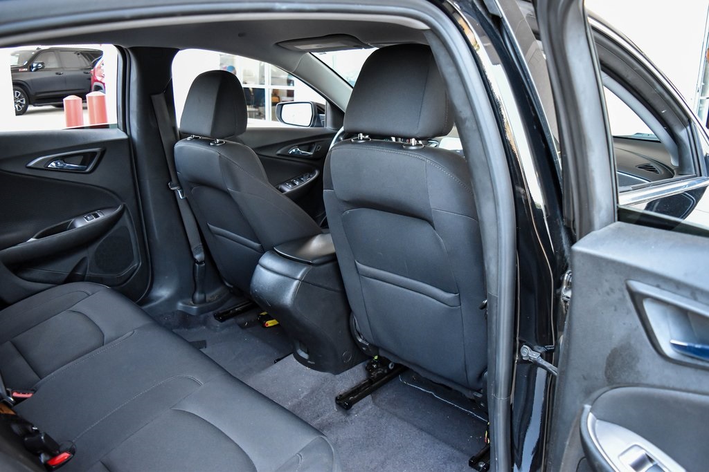 Vehicle image 8 of 38