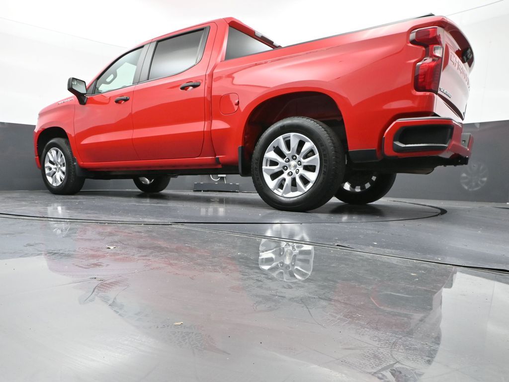 Vehicle image 26 of 32