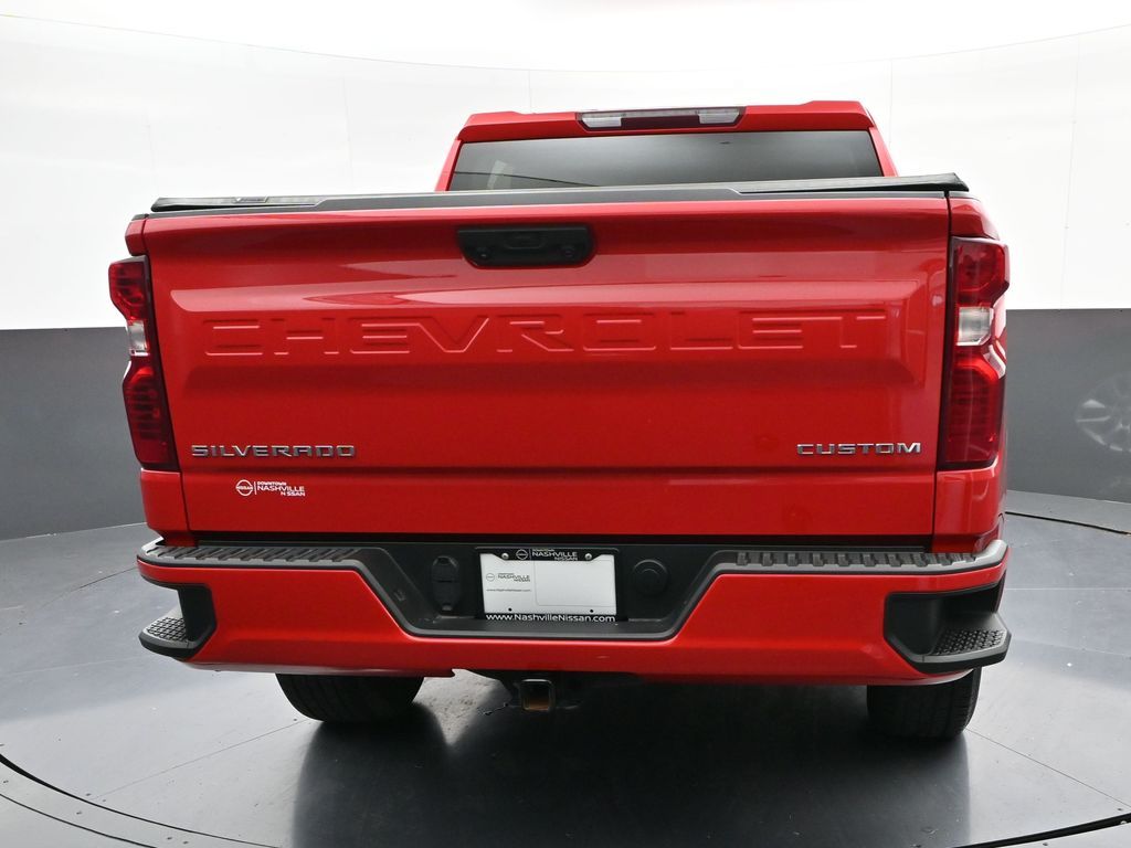 Vehicle image 18 of 32