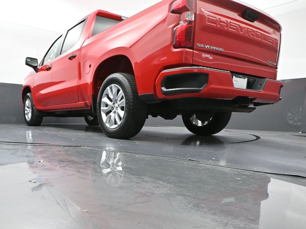 Vehicle image 24 of 32