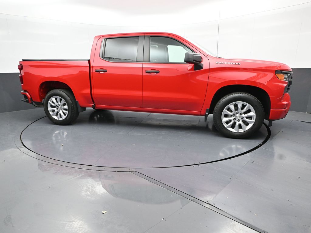 Vehicle image 10 of 32