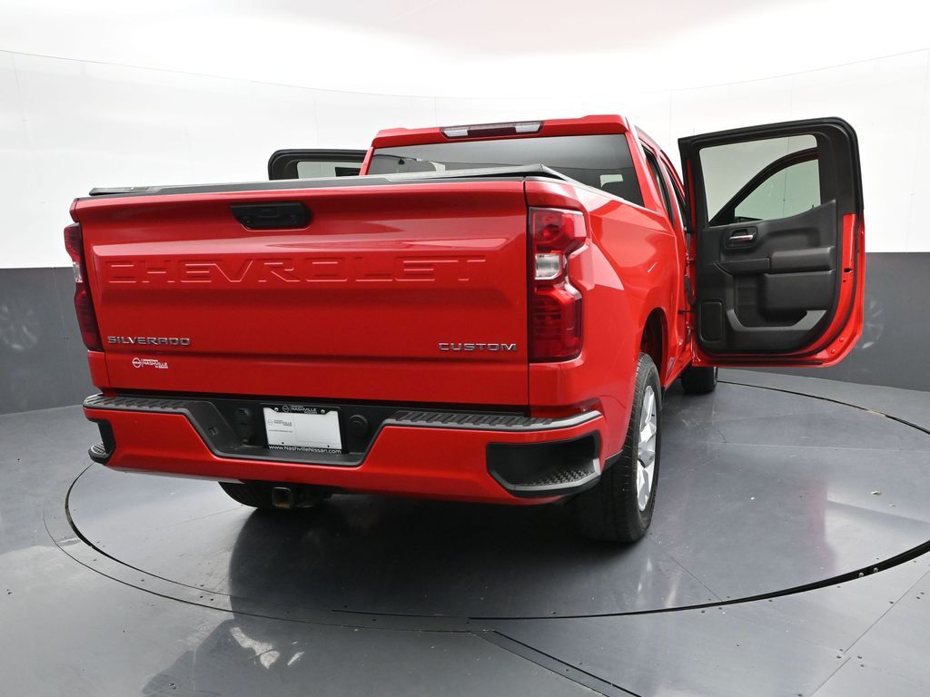 Vehicle image 16 of 32