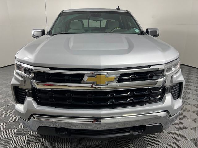 2022 Chevrolet Silverado 1500 LT Image 2 of 43