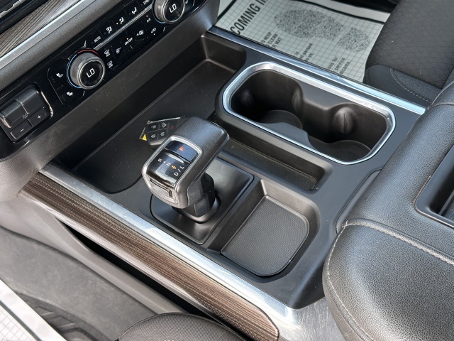 Vehicle image 14 of 21
