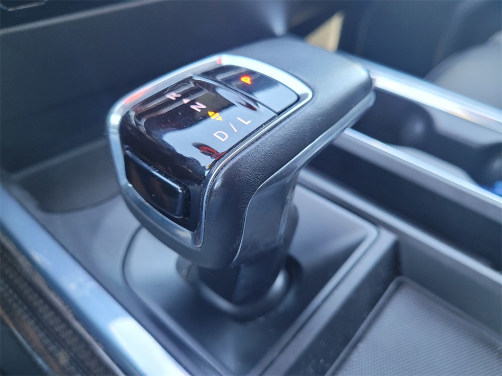 Vehicle image 19 of 25