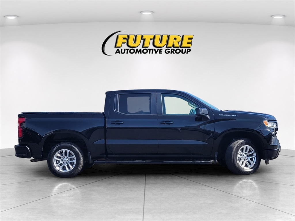 Vehicle image 4 of 25