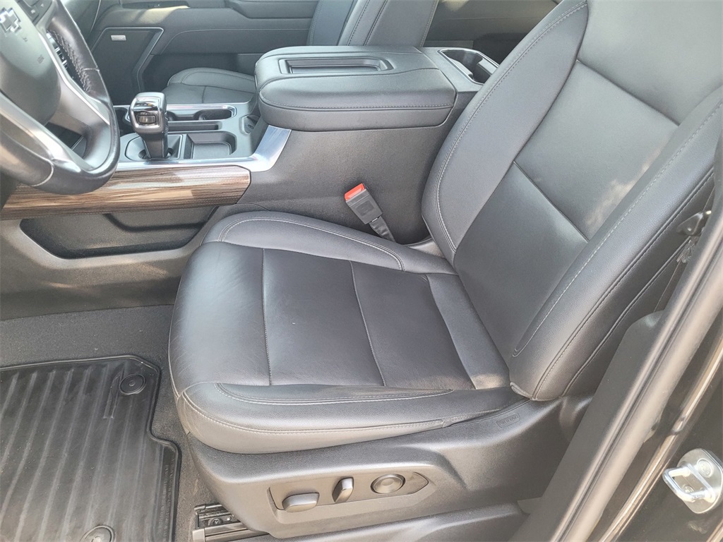 Vehicle image 12 of 25
