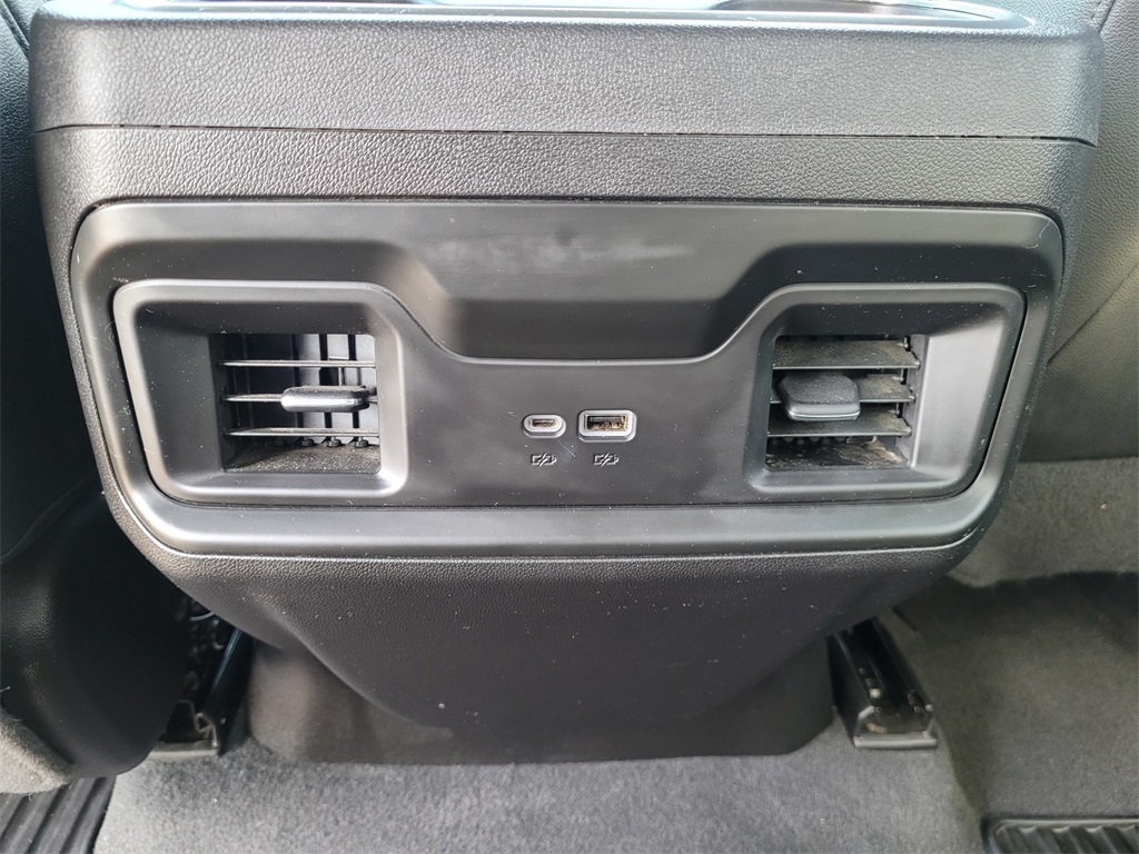 Vehicle image 22 of 25