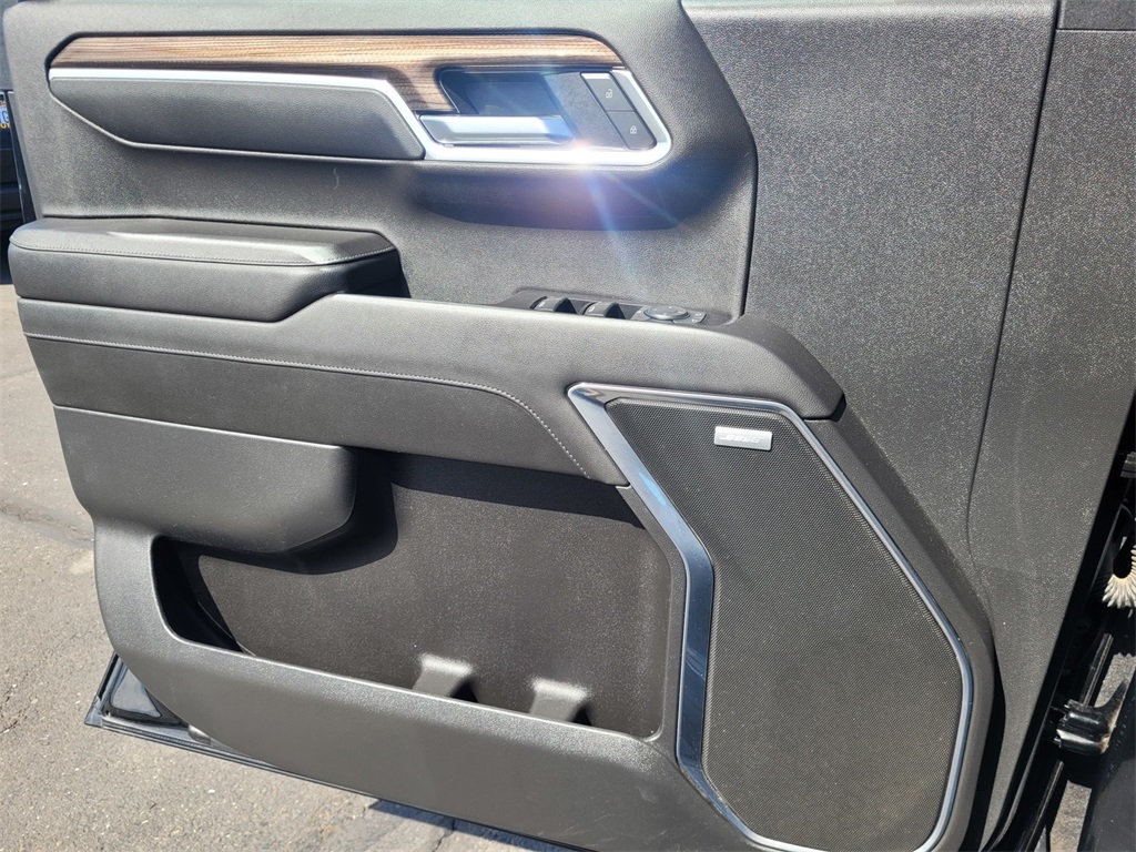 Vehicle image 20 of 25