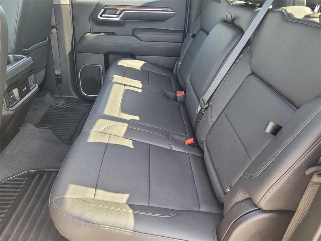Vehicle image 13 of 25
