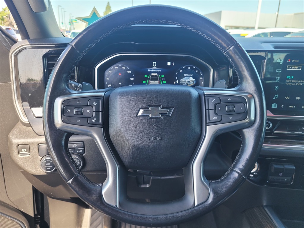 Vehicle image 15 of 25