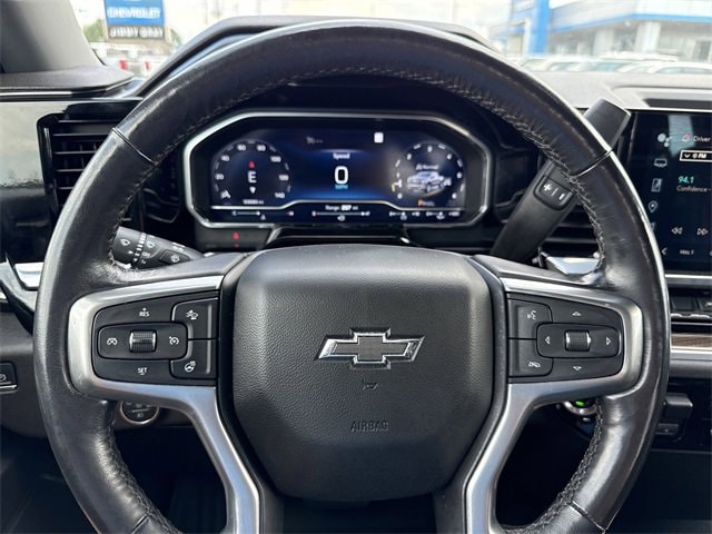 Vehicle image 16 of 24