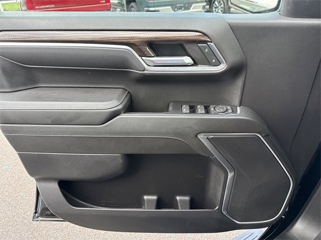 Vehicle image 20 of 24