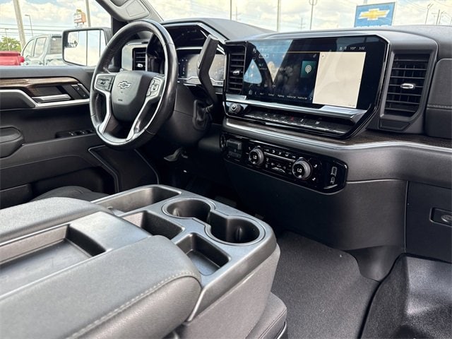Vehicle image 14 of 24