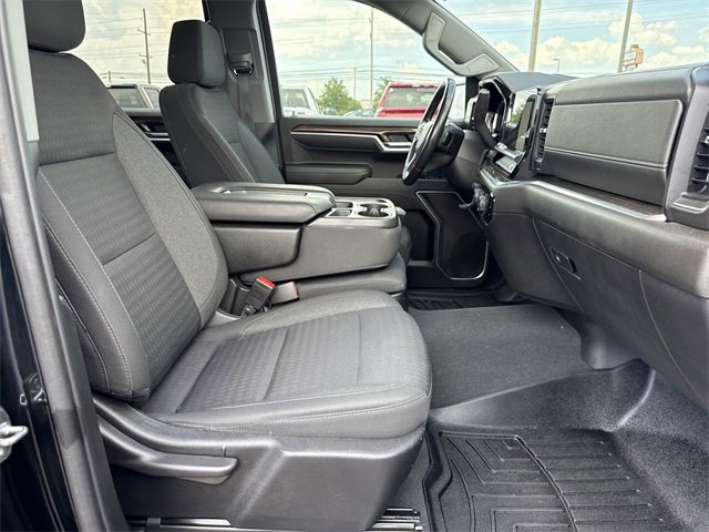 Vehicle image 13 of 24
