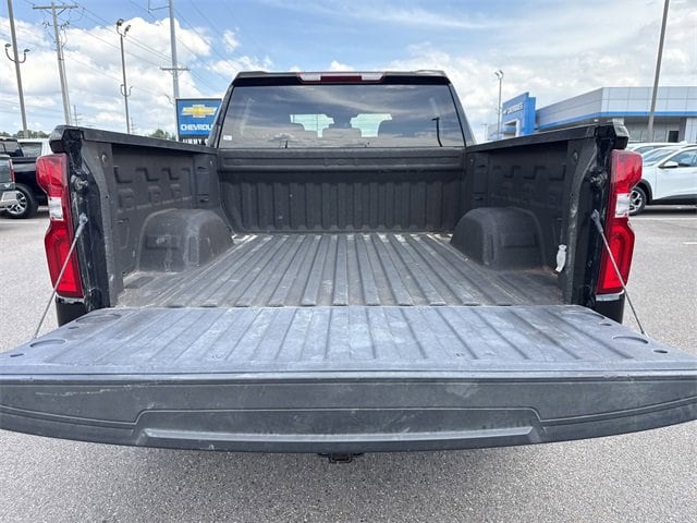 Vehicle image 9 of 24