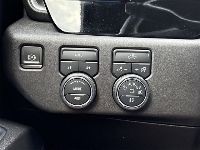 Vehicle image 22 of 24