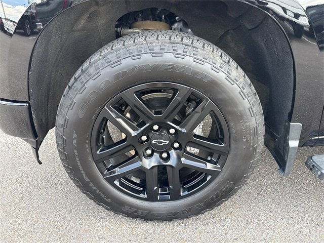 Vehicle image 8 of 24
