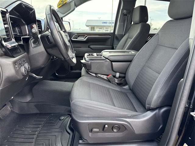 Vehicle image 11 of 24