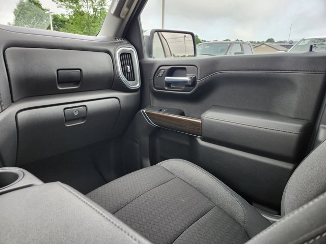 Vehicle image 21 of 28