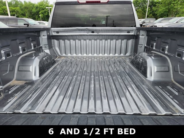 Vehicle image 13 of 28