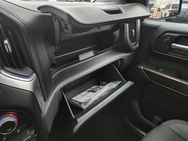 Vehicle image 26 of 28