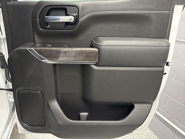 Vehicle image 33 of 59