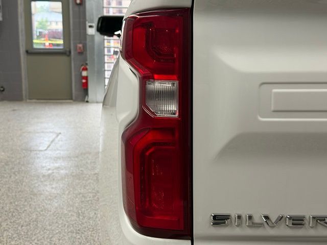 Vehicle image 16 of 59