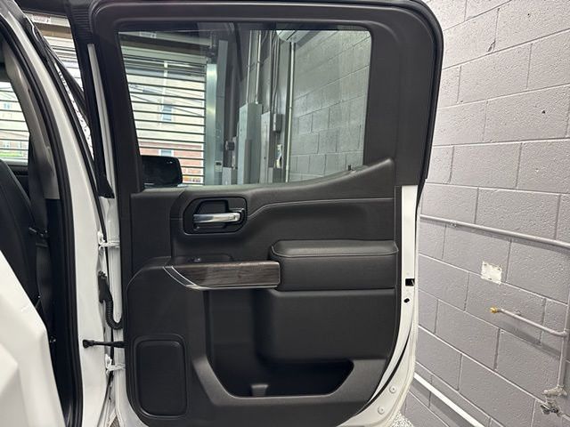 Vehicle image 32 of 59