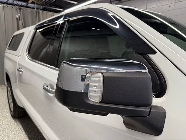 Vehicle image 18 of 59