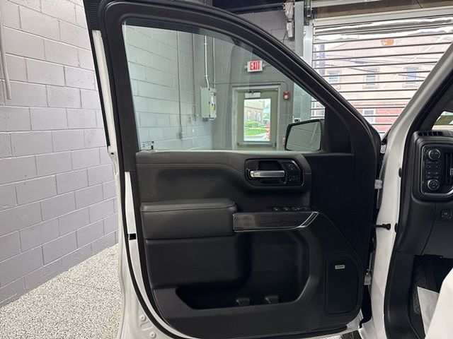 Vehicle image 25 of 59
