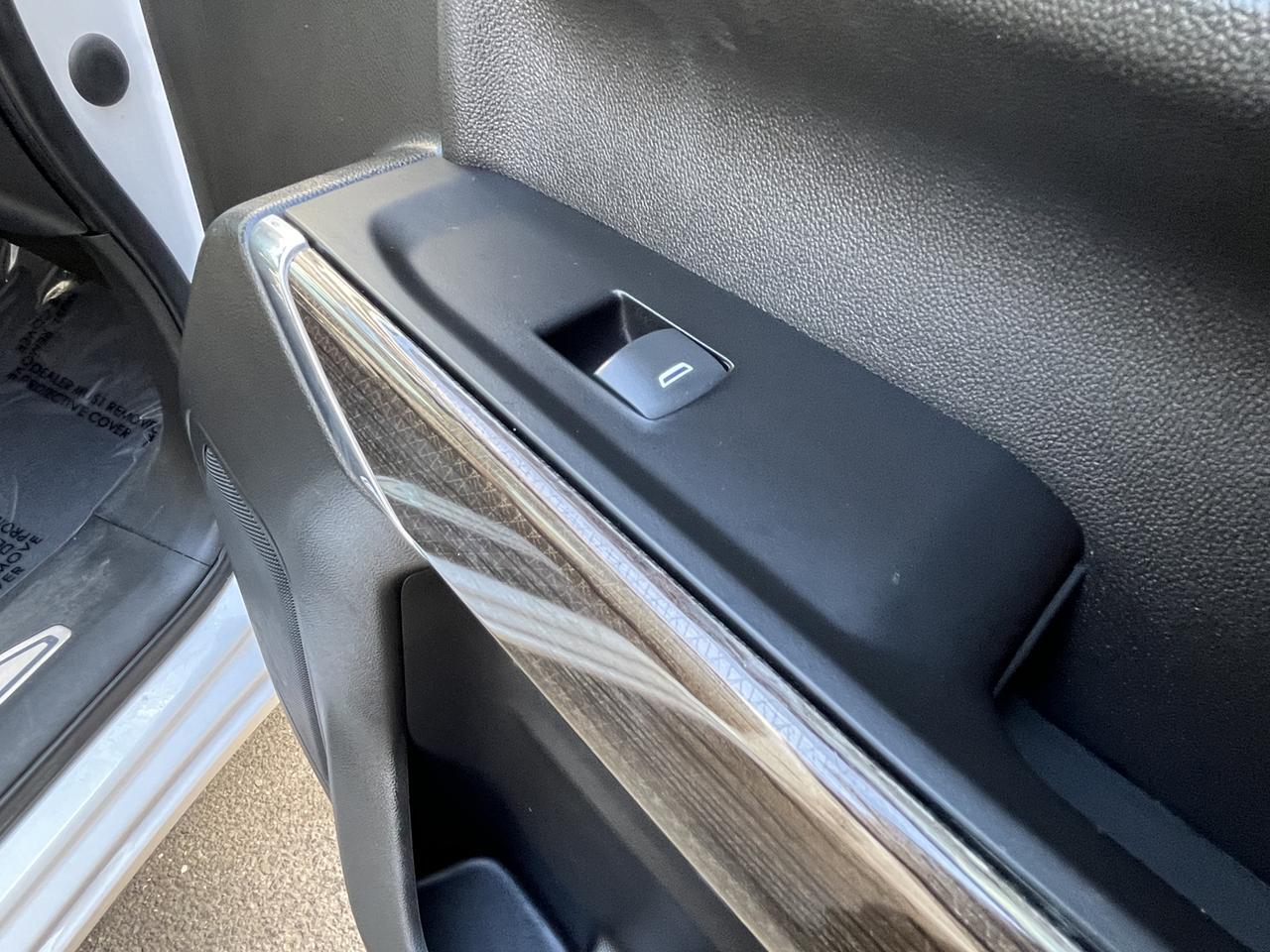 Vehicle image 41 of 60