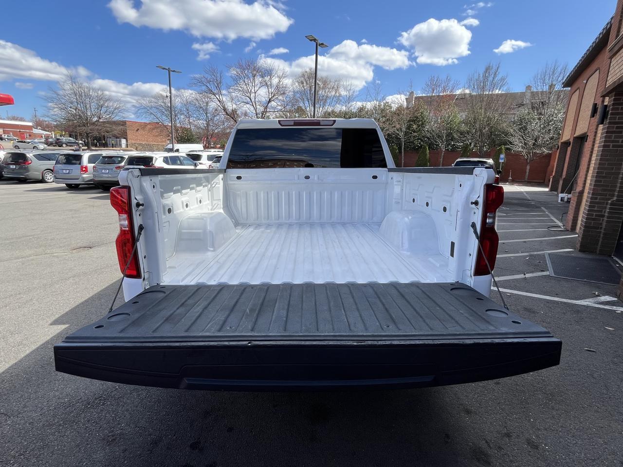Vehicle image 15 of 60