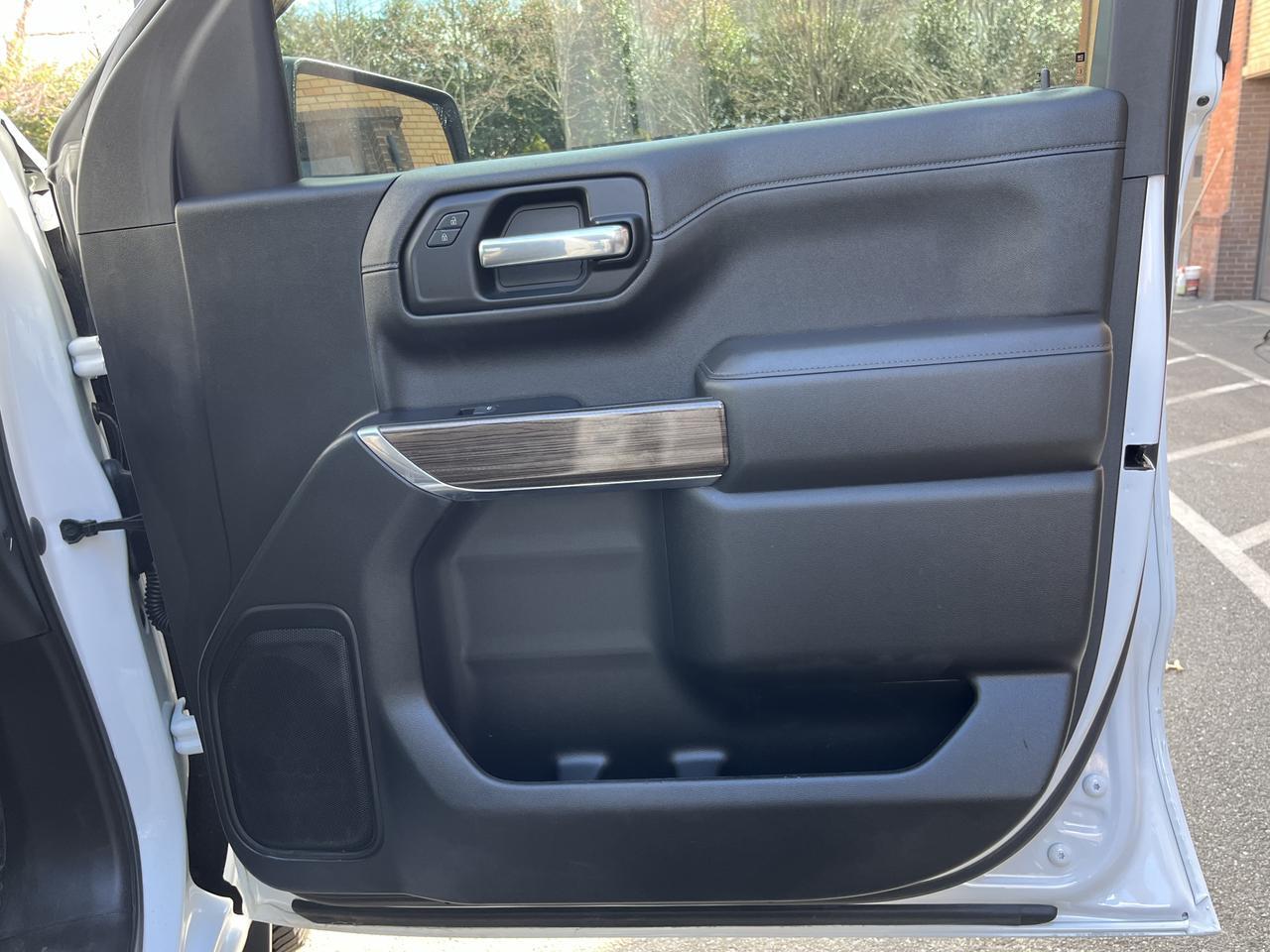 Vehicle image 39 of 60