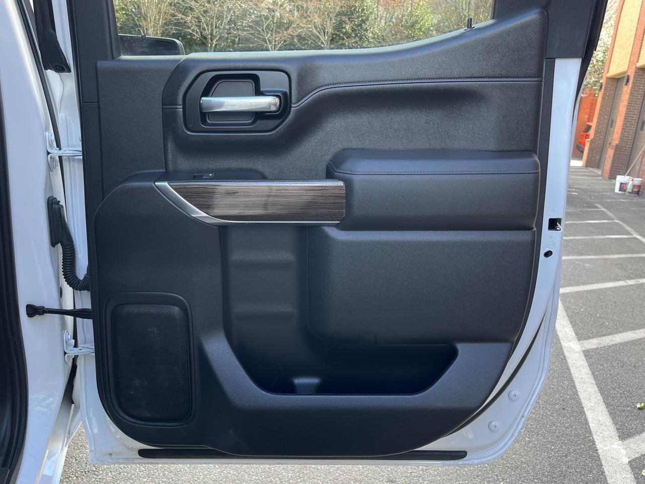 Vehicle image 47 of 60