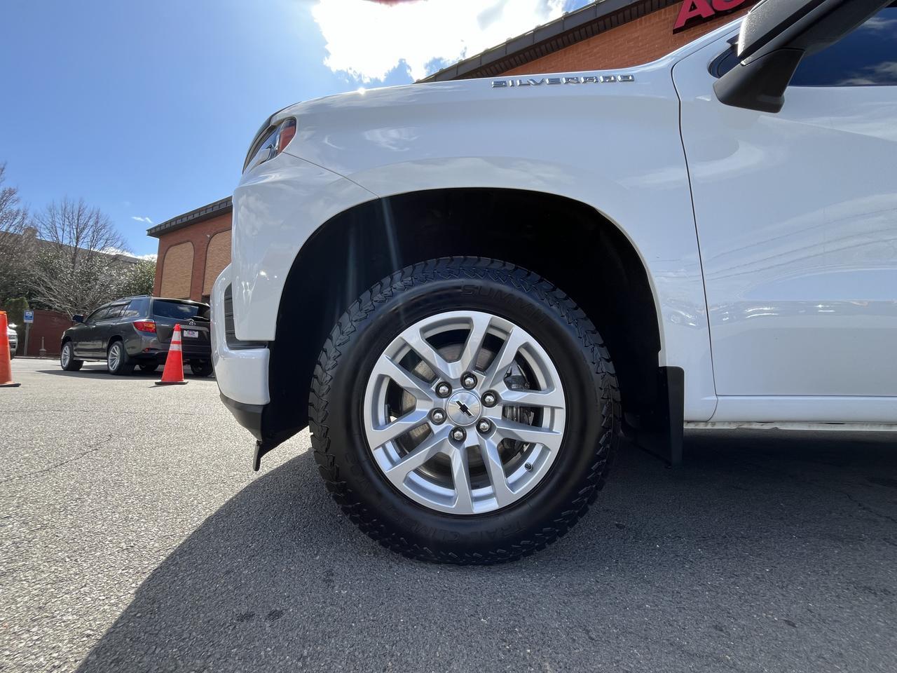 Vehicle image 14 of 60