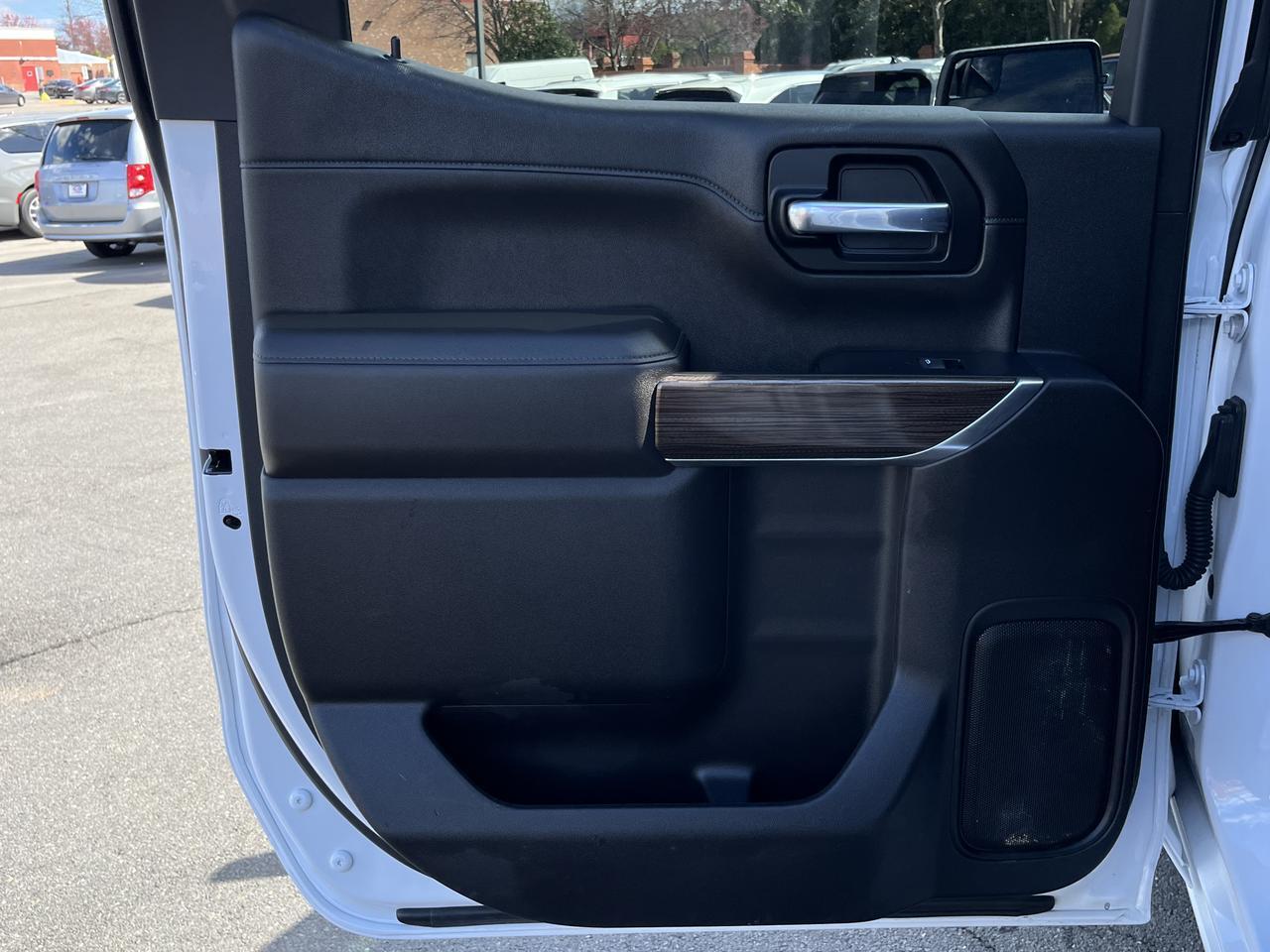 Vehicle image 55 of 60