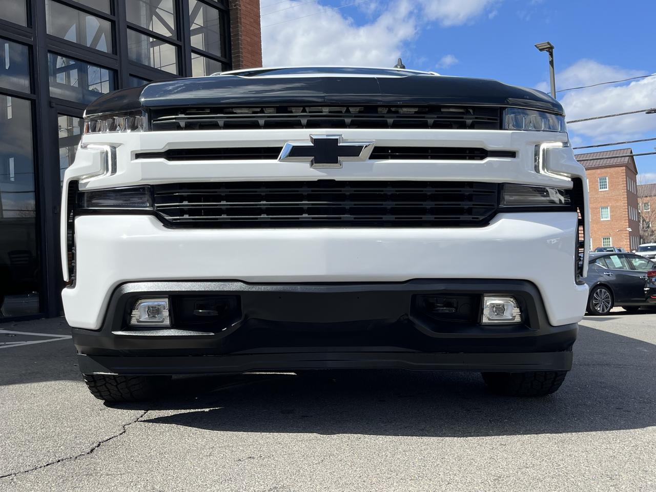 Vehicle image 4 of 60