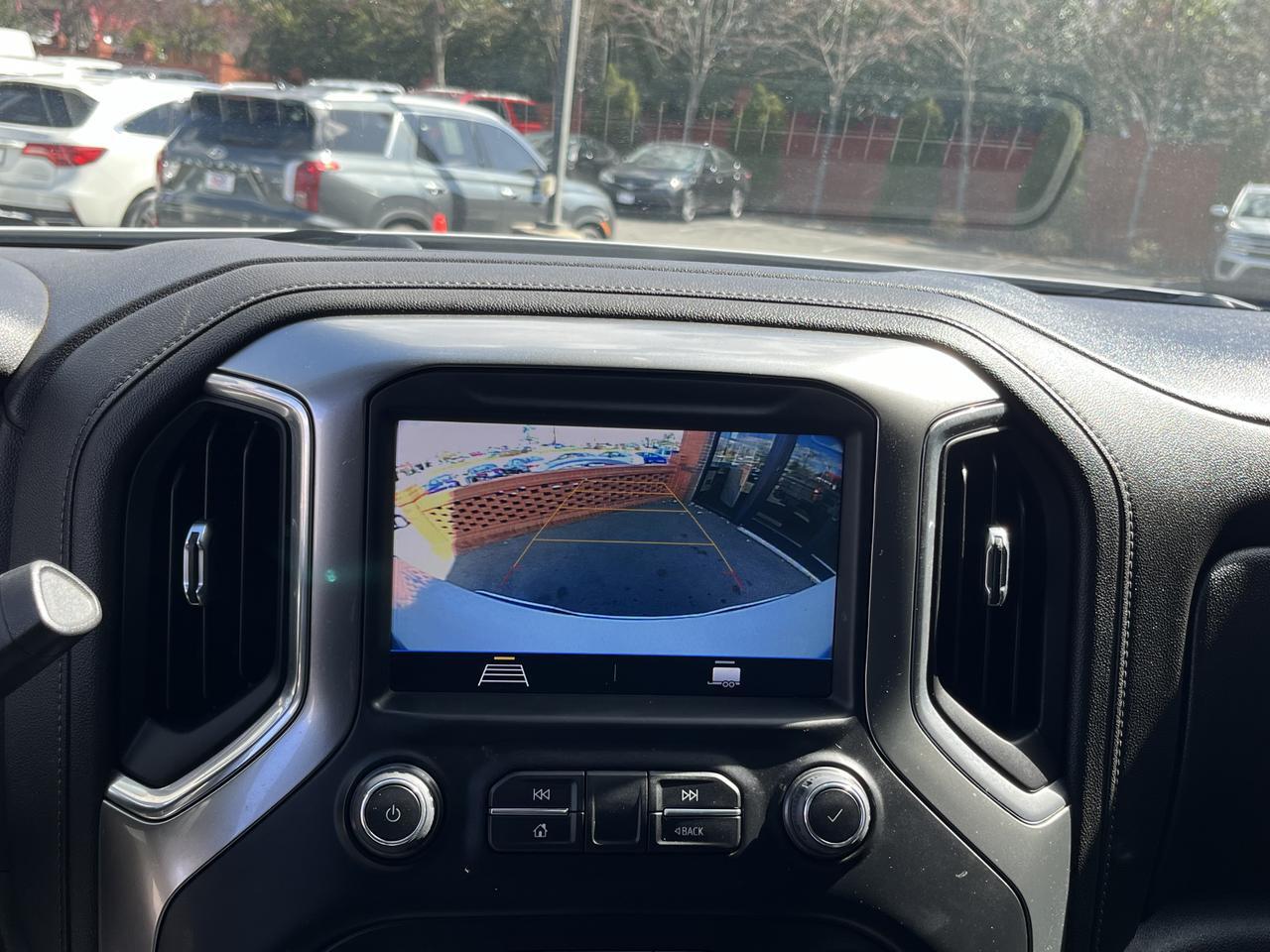 Vehicle image 32 of 60