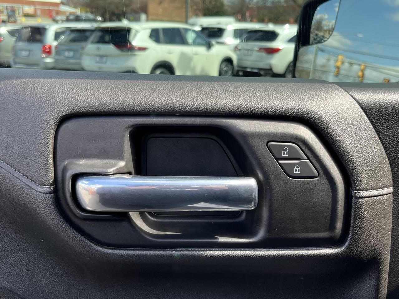 Vehicle image 18 of 60