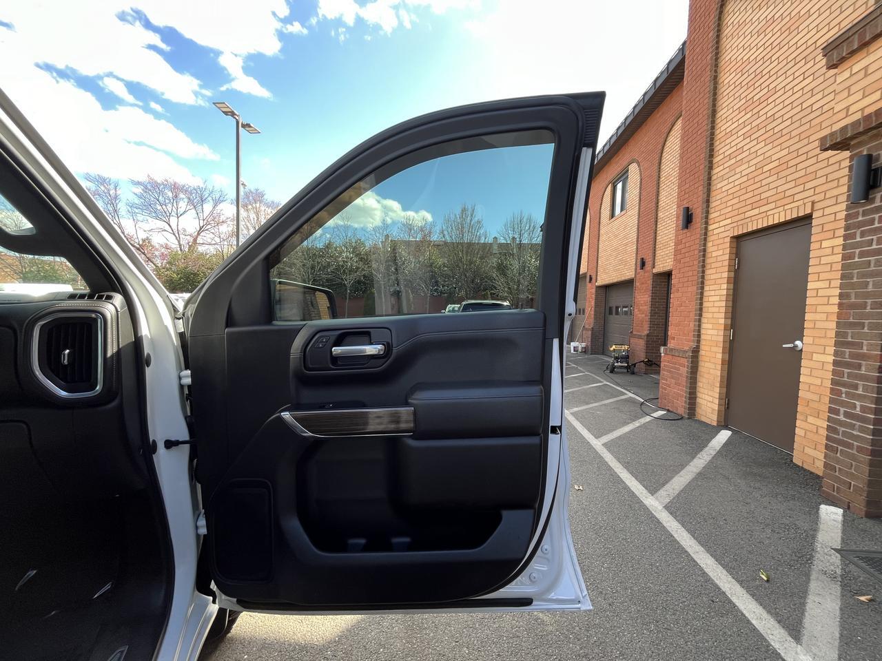 Vehicle image 38 of 60