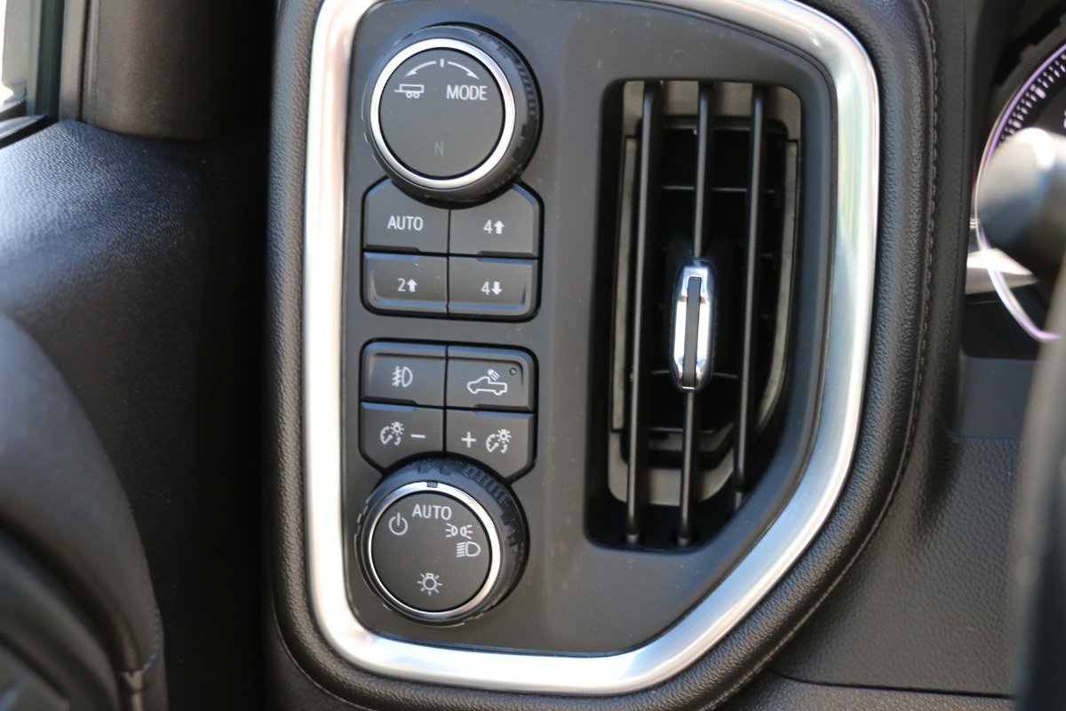 Vehicle image 27 of 30