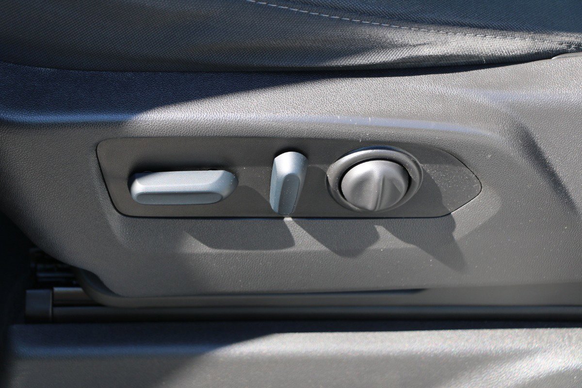 Vehicle image 21 of 30