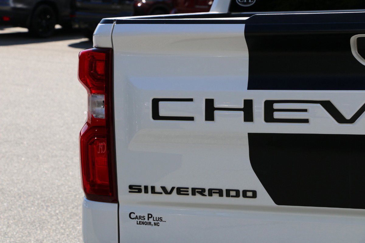 Vehicle image 28 of 30